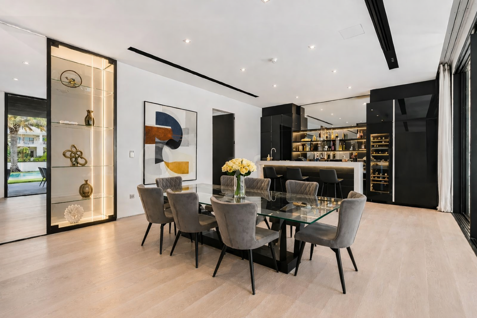 Royal Track - Modern Living